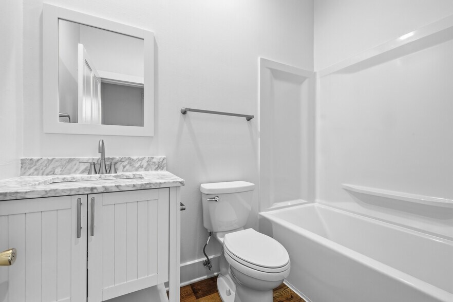 Building Photo - 312 N College Ave