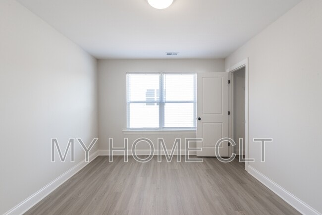 Building Photo - 3636 Trull St