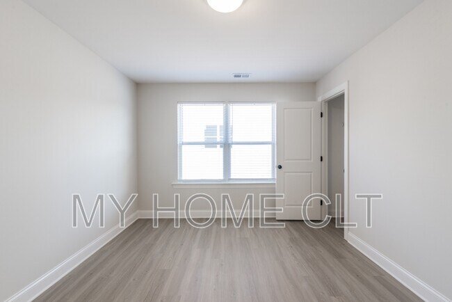 Building Photo - 3642 Trull St