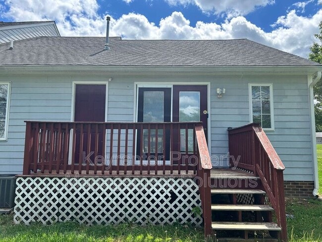 Building Photo - 2055 Hampton Dr