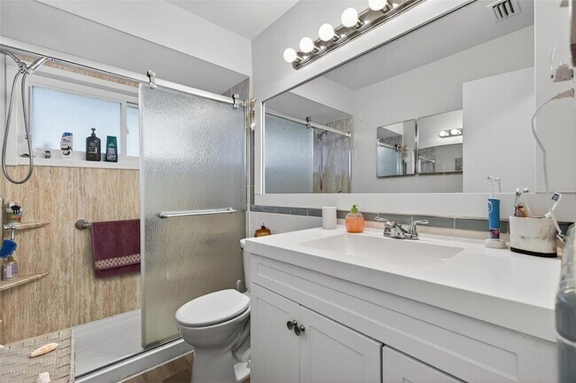 Building Photo - 11761 80th Ave