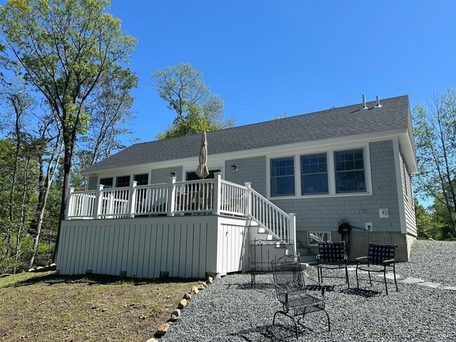 Primary Photo - Newly Renovated Winter Rental on a Private...