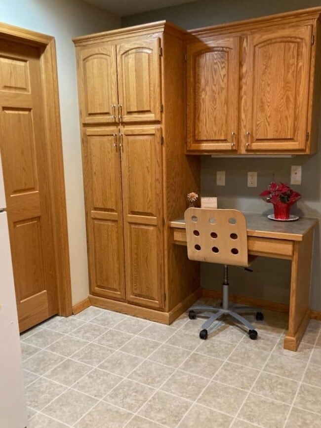 Building Photo - 4 Bedroom Twin Home