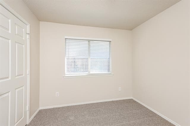 Building Photo - 328 Willow Creek Dr