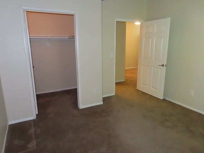 Building Photo - 41410 Juniper St