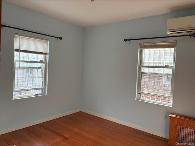 Building Photo - 51-15 Bowne St