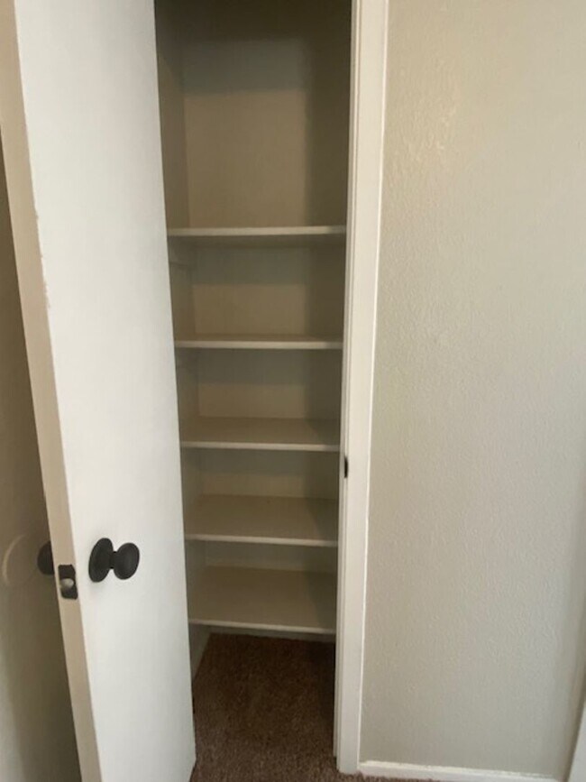 Building Photo - 2 BEDROOM CONDO BY UNT