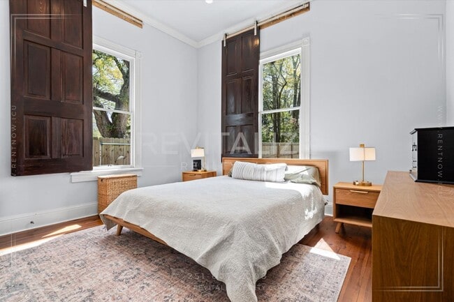 Building Photo - Beautiful Victorian Home in the Heart of S...