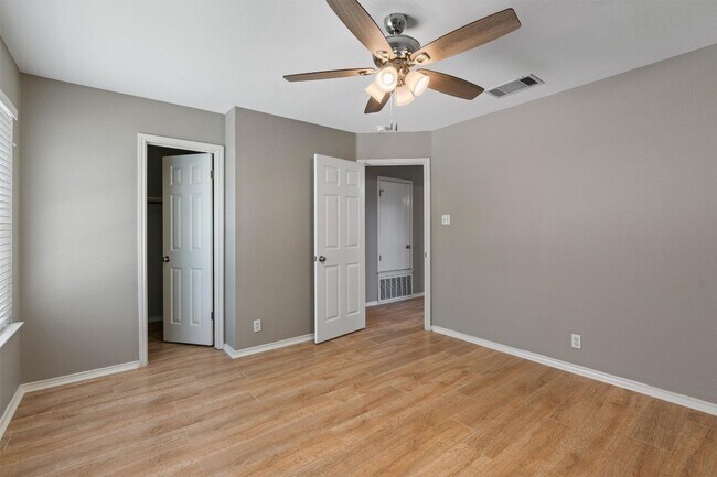 Building Photo - 5017 Cleves St