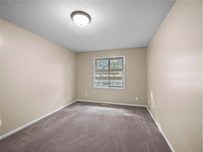 Building Photo - 5535 Lindsay St