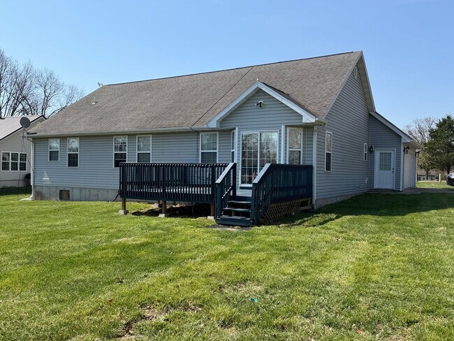 Building Photo - Available 04/01/2026....  MONTH TO MONTH TIL JUNE 2026