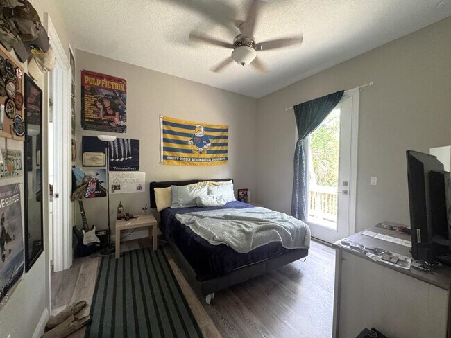 Building Photo - 4 Bedroom in Tomoka View