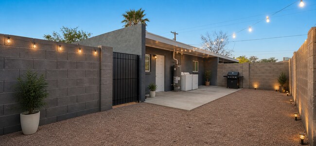 Building Photo - 2-bedroom, 1-bath duplex by ASU
