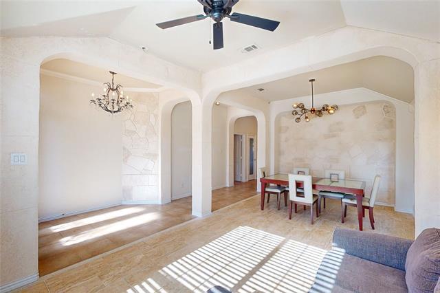 Building Photo - 2949 Mandalay Dr