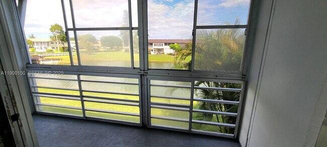 Building Photo - 92 Berkshire D