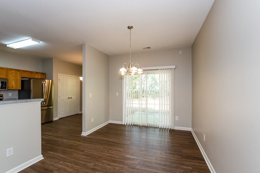 Building Photo - 11430 Northwoods Forest Dr
