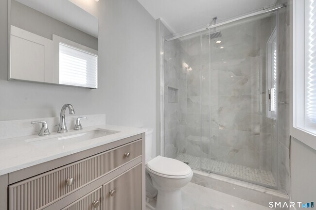 Building Photo - 20 Bouton St