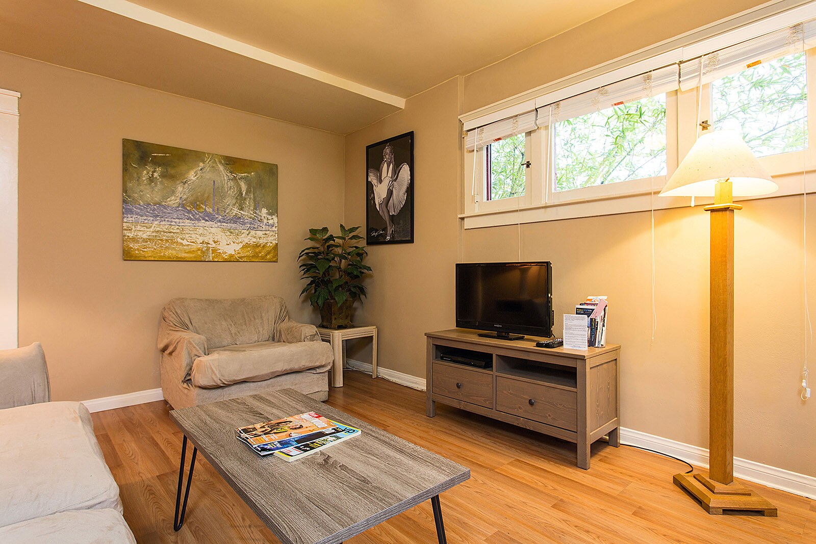 LIVINGROOM - 1762 Vista Del Mar Ave