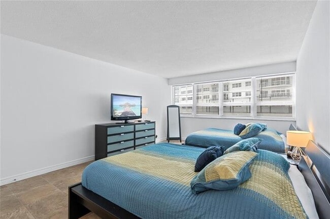 Building Photo - 3430 Galt Ocean Dr