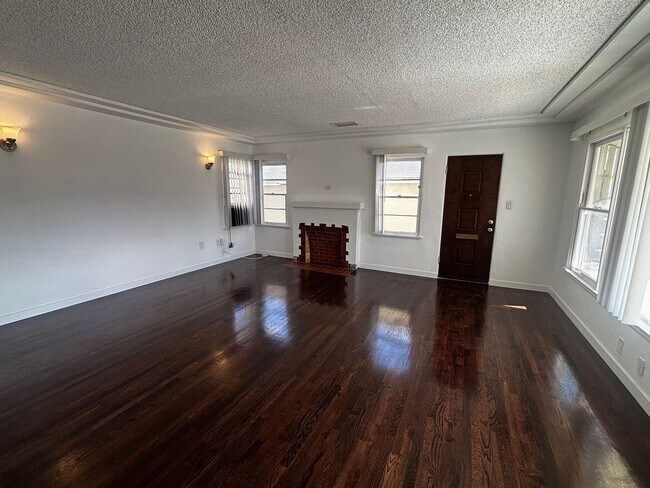 Building Photo - 3689 Moultrie Ave