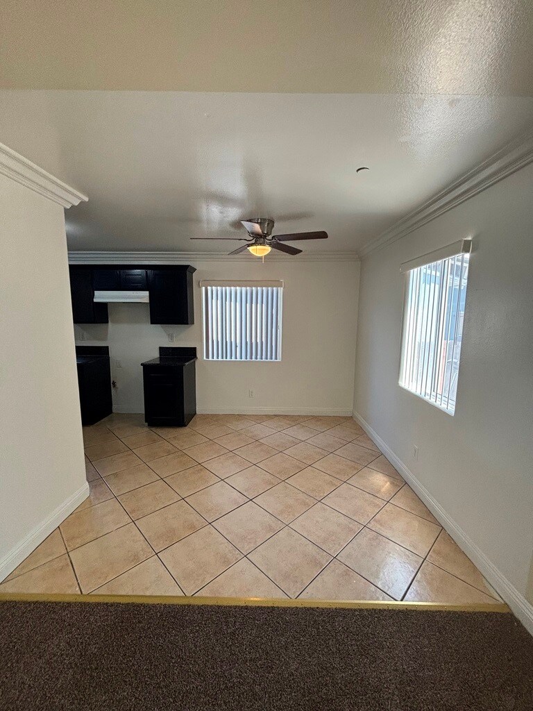 Building Photo - 204 W 78th St