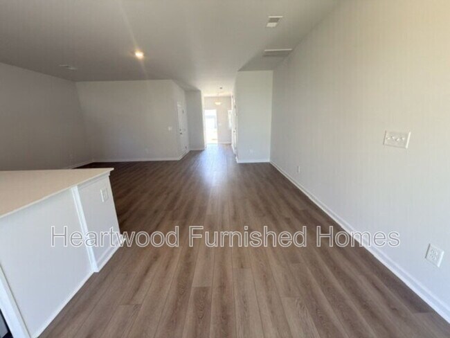 Building Photo - 121 Bartlett Dr
