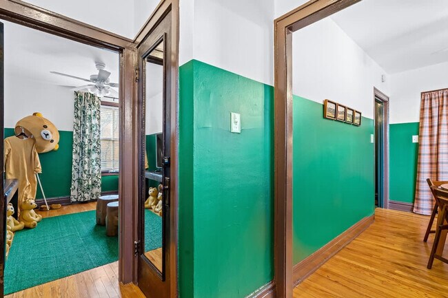 Building Photo - 3553 N Racine Ave