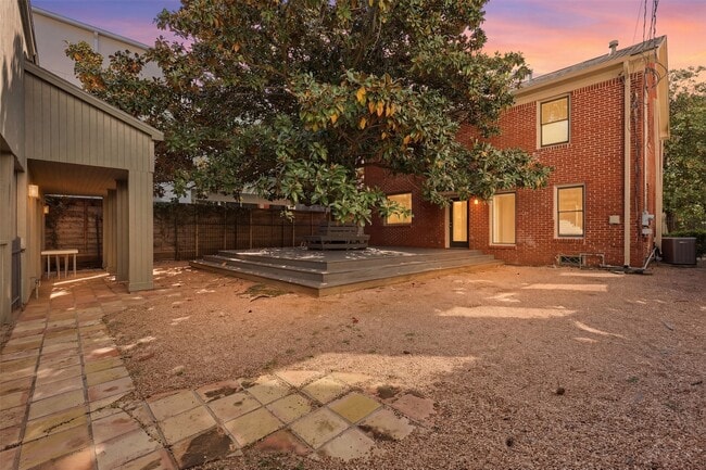 Building Photo - 2132 Tangley St