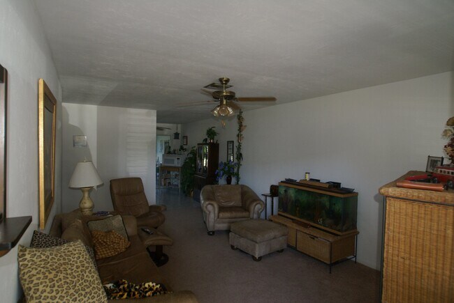 Building Photo - 4927 Victoria Dr
