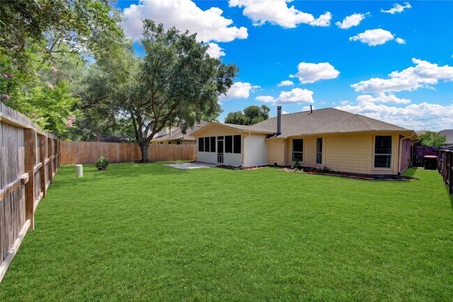 Building Photo - 7302 Greenwood Point Dr