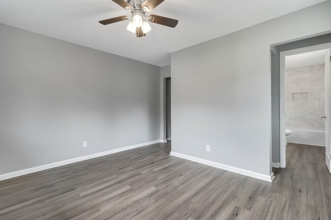 Building Photo - Newly Renovated 2BR/2BA Apartment near Dow...