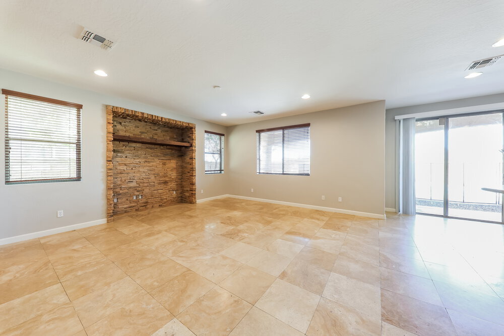 Building Photo - 2120 W Eagle Feather Rd