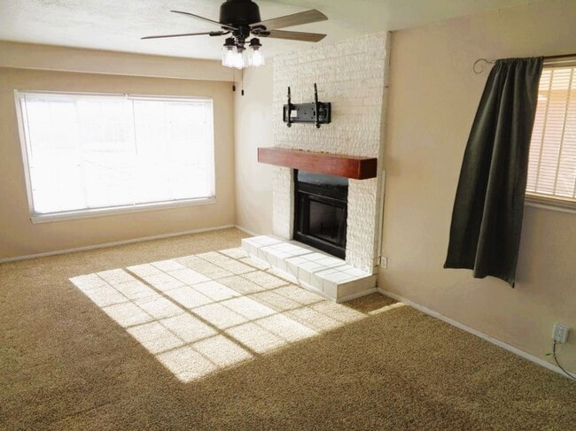 Building Photo - Exquisite Single Level Upper Valley Home With Refrigerated Air Located In Quiet Neighborhood