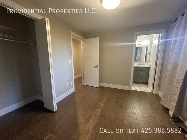 Building Photo - 10521 NE 139th St