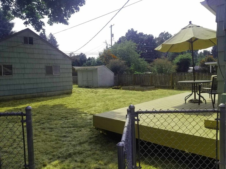 backyard and deck - 1730 18th St NE