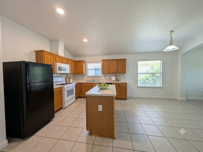 Building Photo - 21530 Falvel Lake Dr