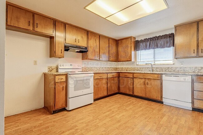 Building Photo - 302 Lovell Way