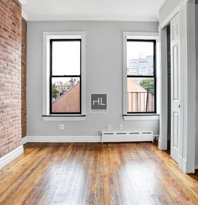 Building Photo - MOTT ST.