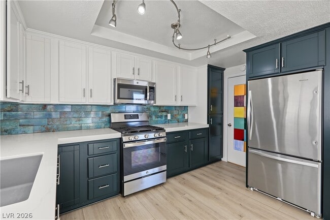 Building Photo - 4162 Ridgewood Ave