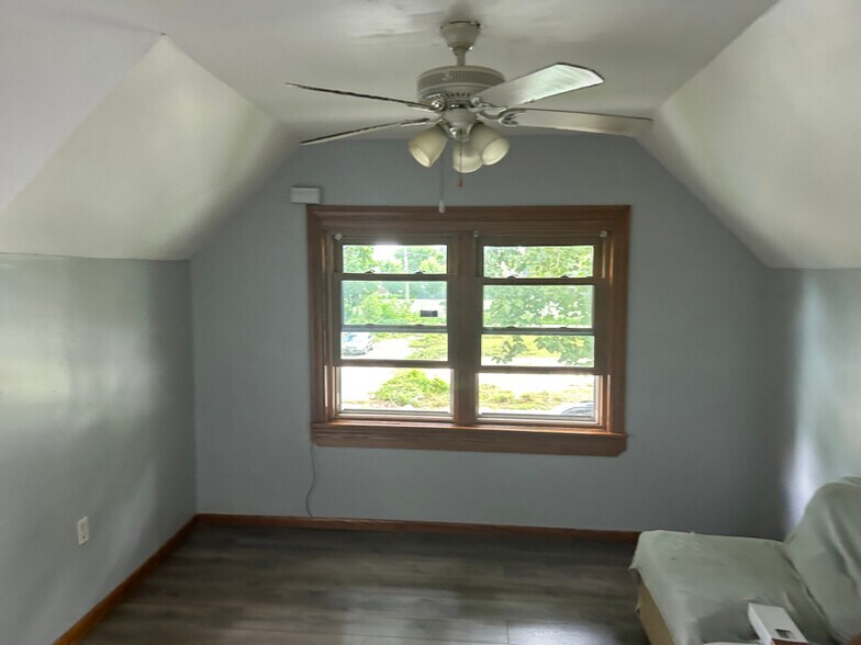 Building Photo - 7412 S Green St