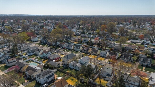 Building Photo - 536 Spruce Ave