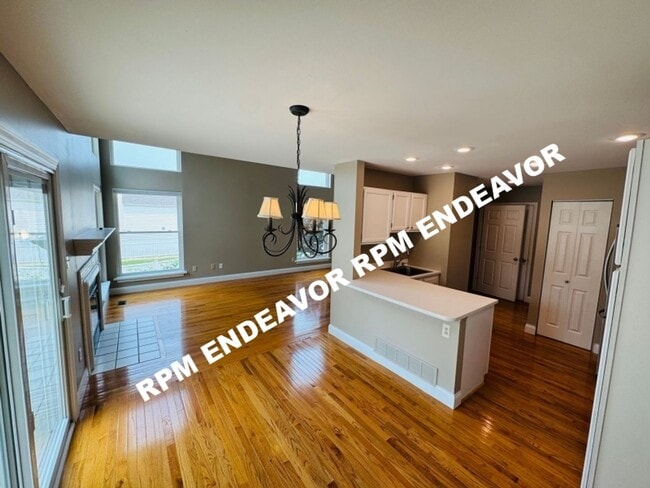 Building Photo - Beautiful 3BR/2.5BA Rental with Garage, Fe...