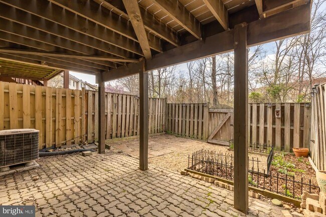 Building Photo - 2810 Cambridge Dr