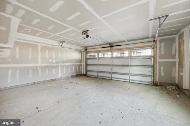 Building Photo - 223 Avalon Dr