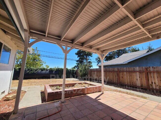 Building Photo - 1325 Canterbury Dr