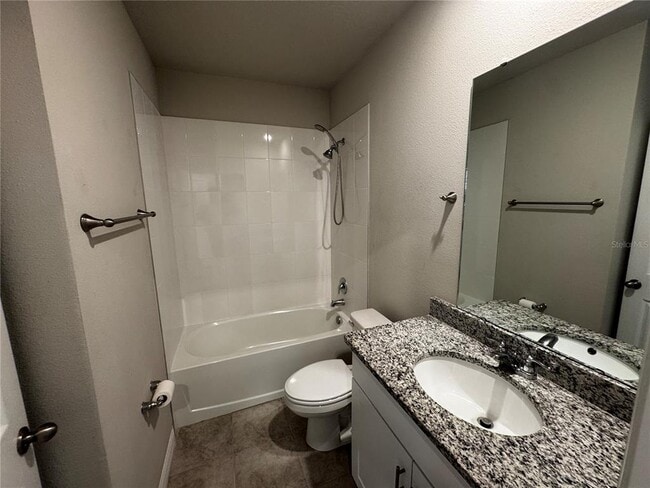 Building Photo - 3868 Brant Pl