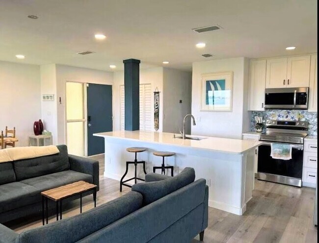 Building Photo - 28 Alcira Ct