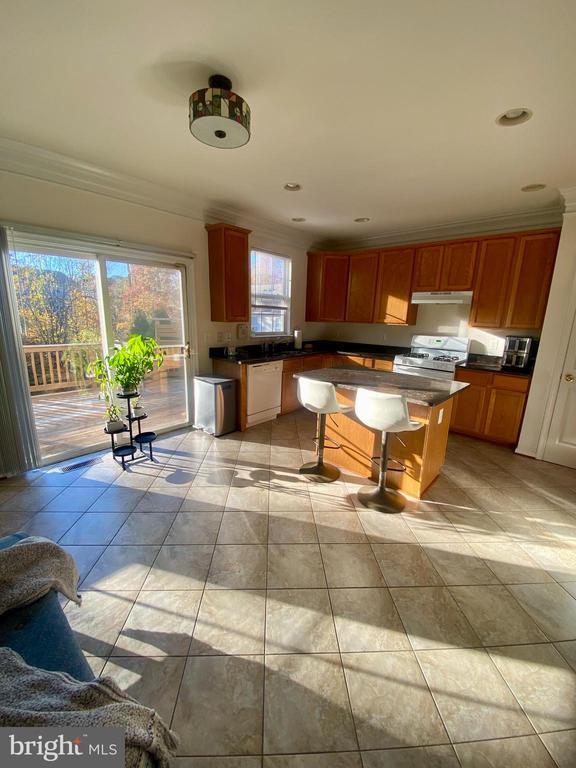 Building Photo - 108 Davidson St