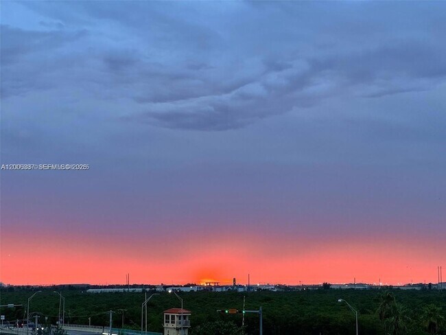 Building Photo - 6051 N Ocean Dr