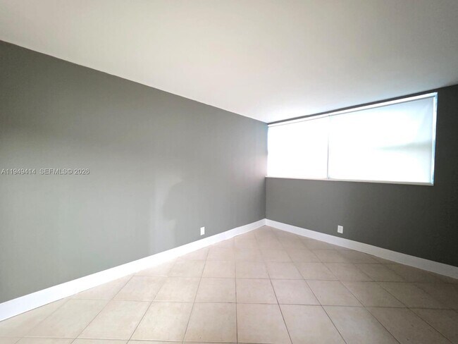 Building Photo - 1880 N Congress Ave